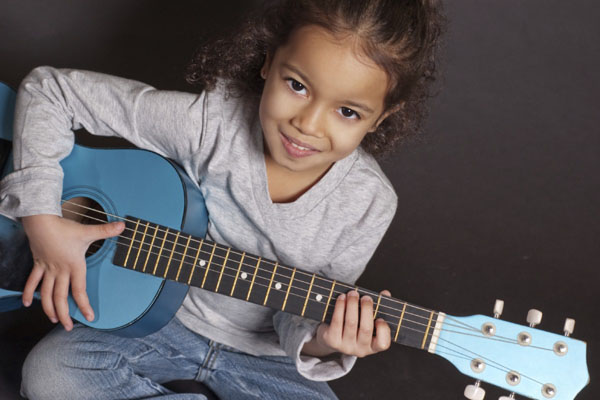 girl-with-blue-guitar2