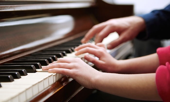 piano-childs-hands
